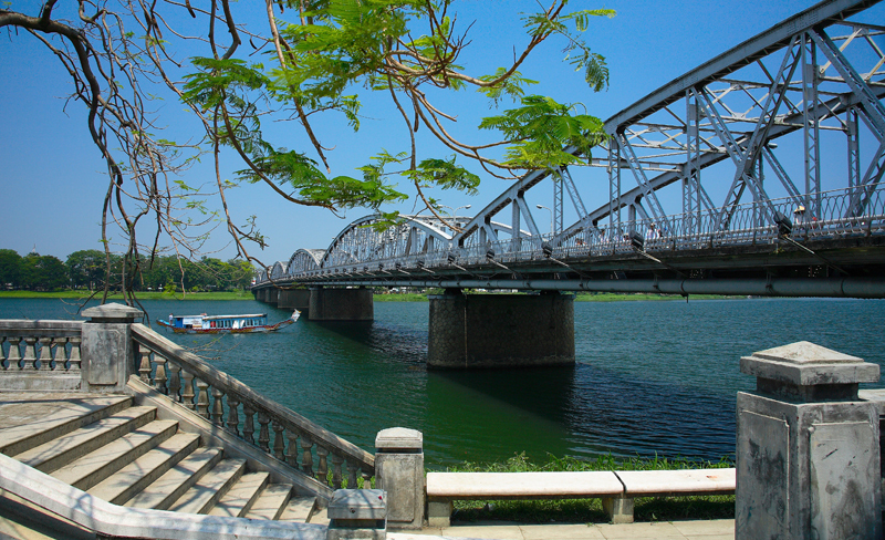Truong tien Bridge - Hue