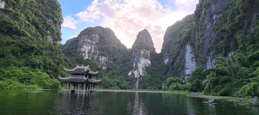 Vietnam Travel Guides - Vietnam Holidays